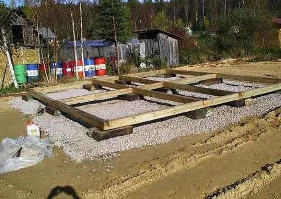 Фундамент из деревянных шпал